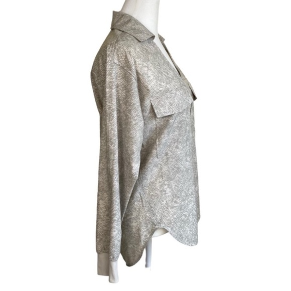 Athleta ‘Zuma’ Relaxed Long Sleeve Blouse Collared Tunic Shirt in Viper Grey - Picture 9 of 16